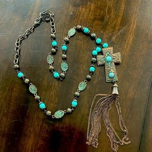 A beautiful unused turquoise necklace!!